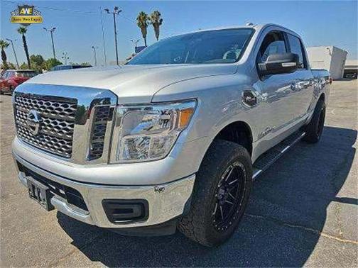 2017 Nissan Titan SV
