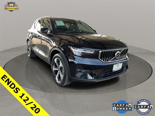 2025 Volvo XC40 B5 Plus Bright Theme