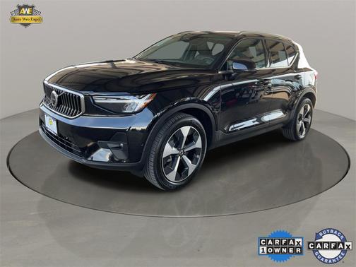 2025 Volvo XC40 B5 Plus Bright Theme