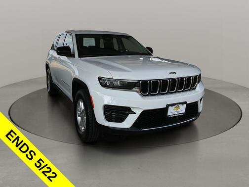 Bright White Clearcoat 2024 Jeep Grand Cherokee Laredo