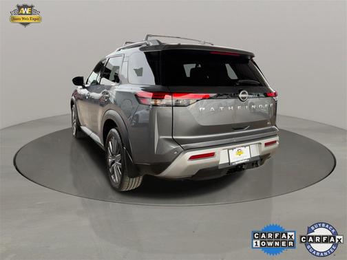 2024 Nissan Pathfinder SL FWD