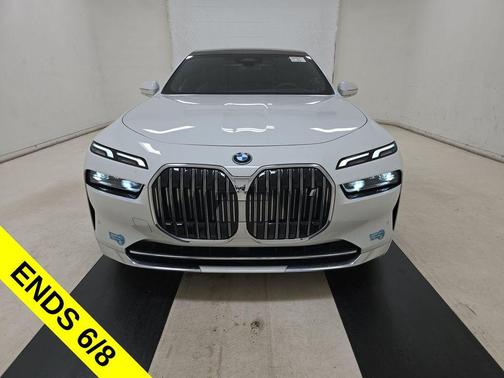 Alpine White 2023 BMW i7 xDrive60
