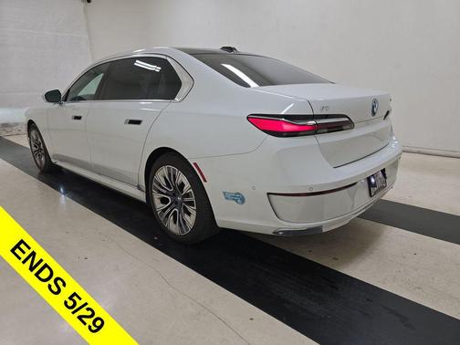 Alpine White 2023 BMW i7 xDrive60