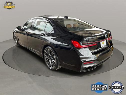 2022 BMW 740 i