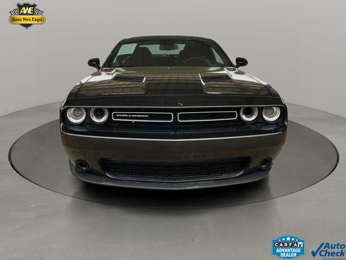 Pitch Black Clearcoat 2022 Dodge Challenger SXT