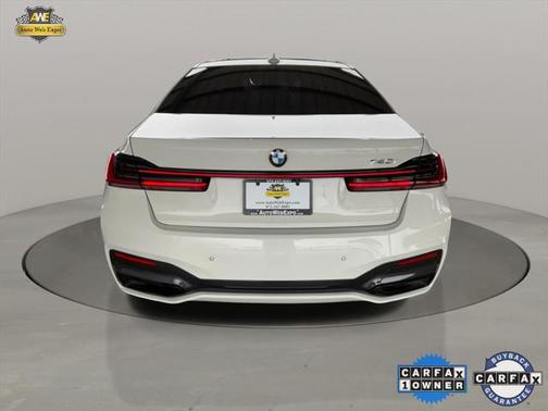 2022 BMW 740 i