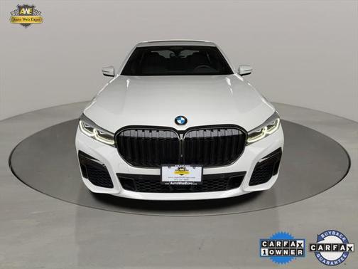 2022 BMW 740 i