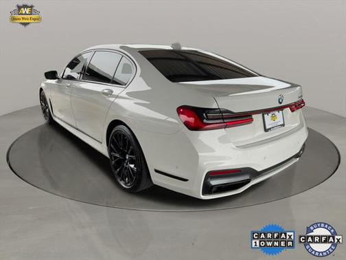 2022 BMW 740 i