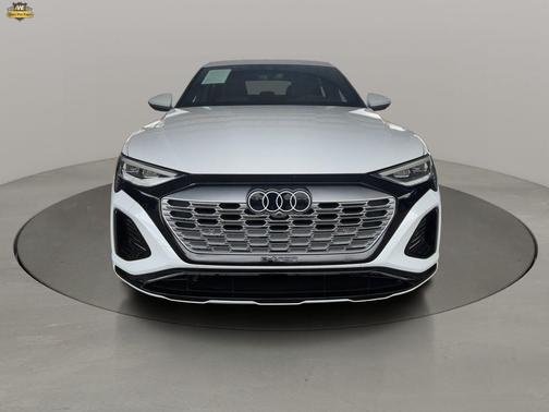 2024 Audi Q8 e-tron Premium Plus