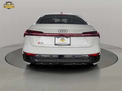 2024 Audi Q8 e-tron Premium Plus