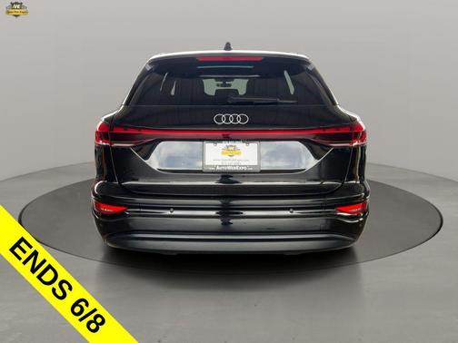 Mythos Black Metallic 2025 Audi Q6 e-tron Premium