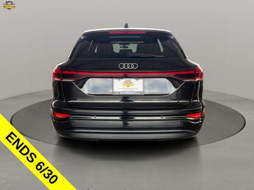 Mythos Black Metallic 2025 Audi Q6 e-tron Premium