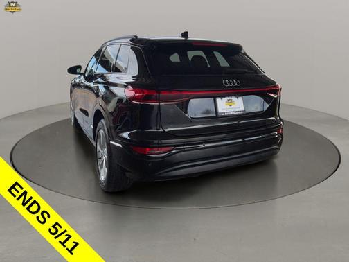 Mythos Black Metallic 2025 Audi Q6 e-tron Premium