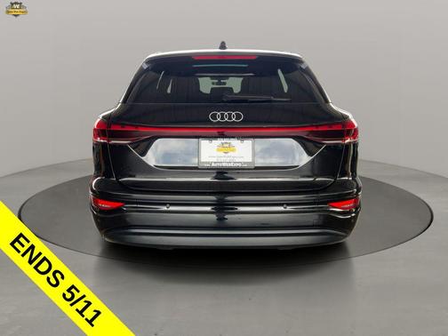 Mythos Black Metallic 2025 Audi Q6 e-tron Premium