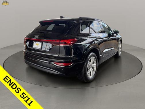 Mythos Black Metallic 2025 Audi Q6 e-tron Premium