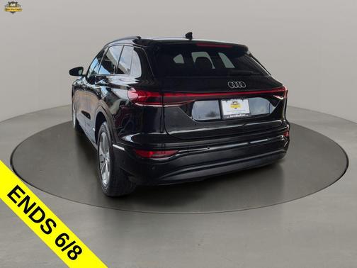 Mythos Black Metallic 2025 Audi Q6 e-tron Premium