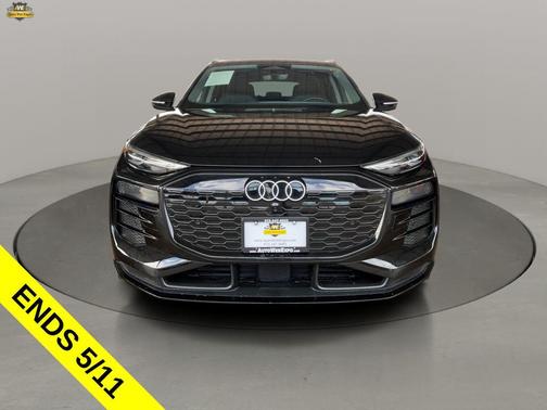 Mythos Black Metallic 2025 Audi Q6 e-tron Premium