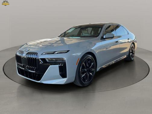 Brooklyn Gray Metallic 2023 BMW 740 i