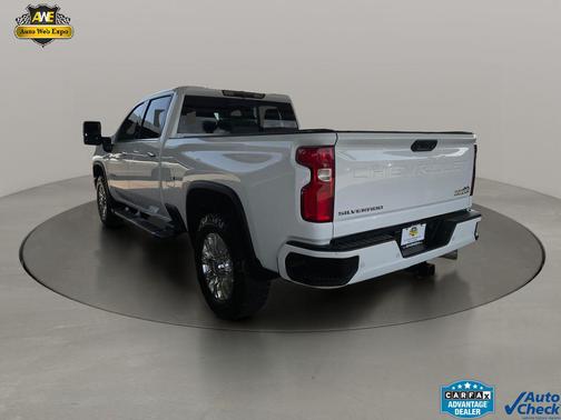 Summit White 2022 Chevrolet Silverado 2500 High Country
