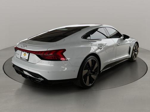 Suzuka Gray Metallic 2024 Audi e-tron GT Prestige quattro