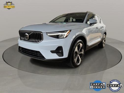 2024 Volvo XC40 B5 Plus Bright Theme