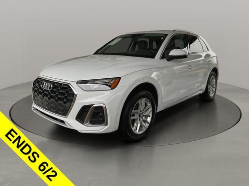 Glacier White Metallic 2023 Audi Q5 45 S line Premium