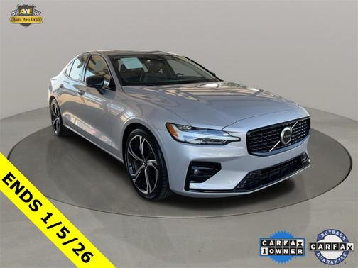 2024 Volvo S60 B5 Core Dark Theme