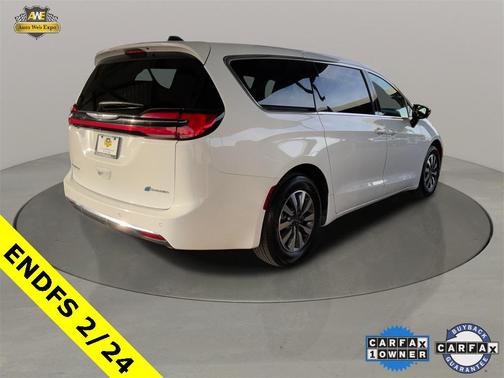 2024 Chrysler Pacifica Hybrid Select