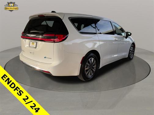 2024 Chrysler Pacifica Hybrid Select