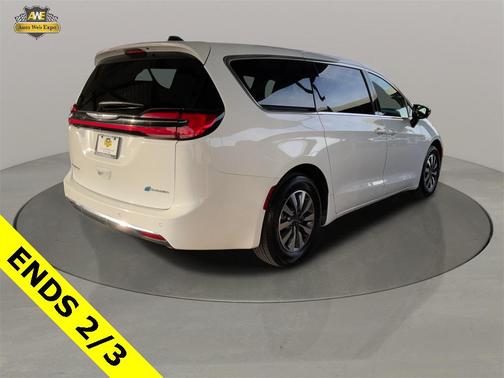 2024 Chrysler Pacifica Hybrid Select