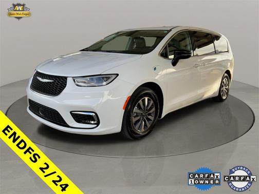 2024 Chrysler Pacifica Hybrid Select