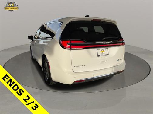 2024 Chrysler Pacifica Hybrid Select