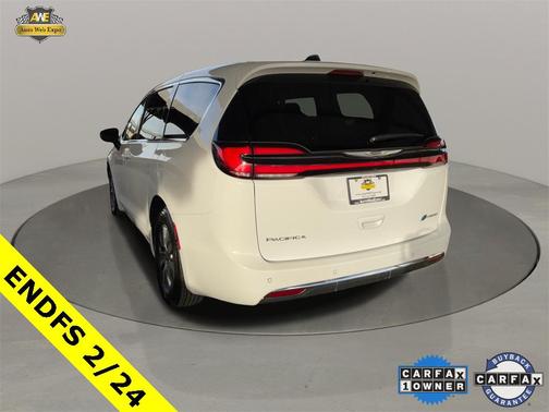 2024 Chrysler Pacifica Hybrid Select