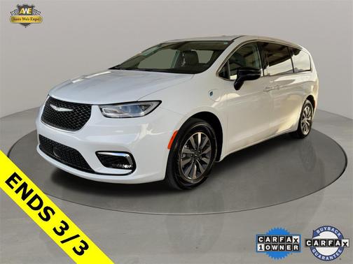 2024 Chrysler Pacifica Hybrid Select