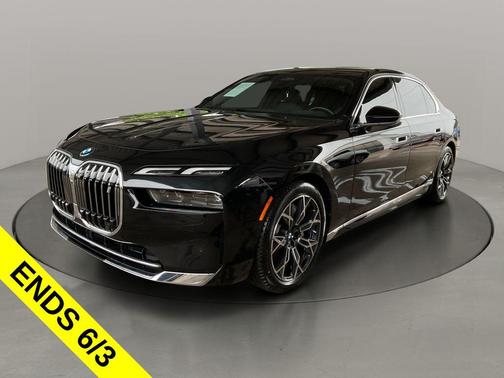 Black Sapphire Metallic 2024 BMW i7 eDrive50