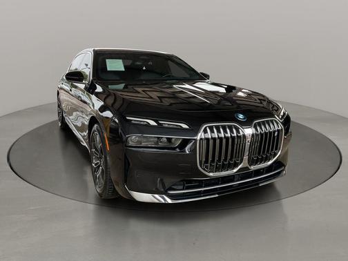 Black Sapphire Metallic 2024 BMW i7 eDrive50