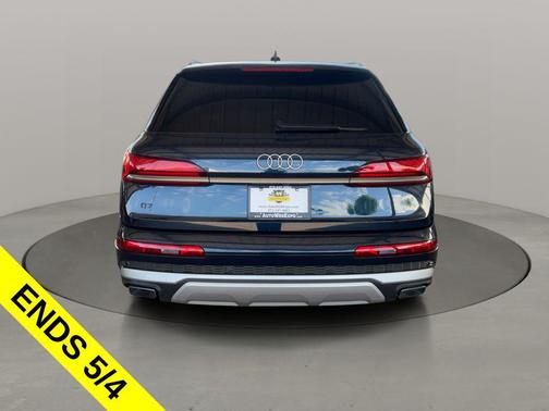 Waitomo Blue Metallic 2025 Audi Q7 45 Premium