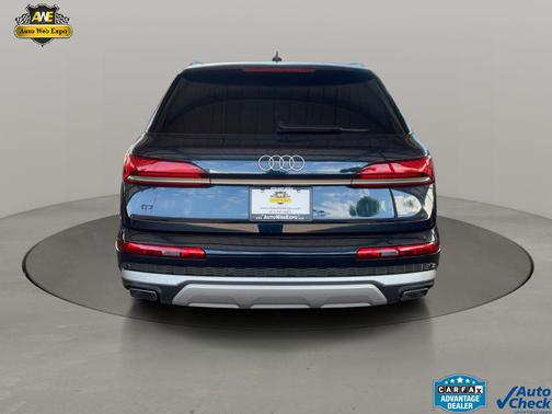 Waitomo Blue Metallic 2025 Audi Q7 45 Premium