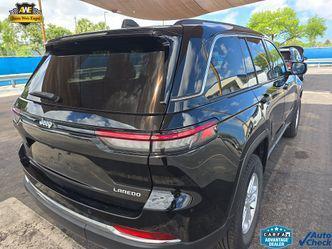 Diamond Black Crystal Pearlcoat 2023 Jeep Grand Cherokee Laredo