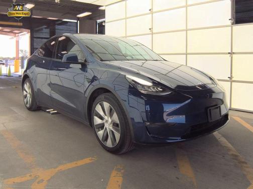 2022 Tesla Model Y Long Range Dual Motor All-Wheel Drive