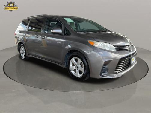 2018 Toyota Sienna LE