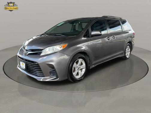 2018 Toyota Sienna LE