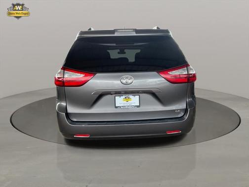 2018 Toyota Sienna LE