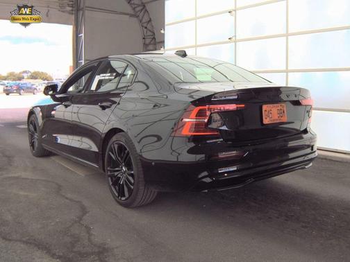 2024 Volvo S60 B5 Plus Black Edition