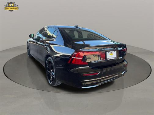 2024 Volvo S60 B5 Plus Black Edition