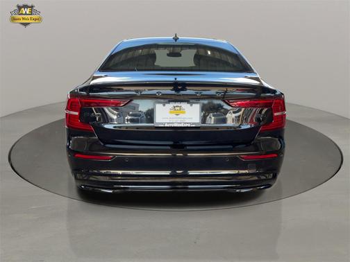 2024 Volvo S60 B5 Plus Black Edition