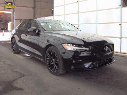 2024 Volvo S60 B5 Plus Black Edition
