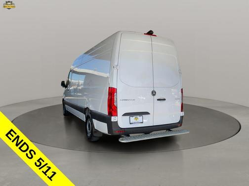 White 2024 Mercedes-Benz Sprinter 2500 Cargo 170 WB