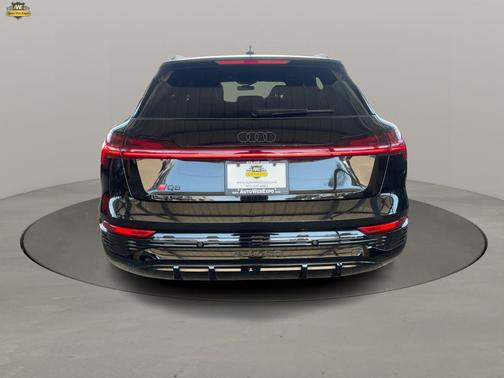 2024 Audi Q8 e-tron Prestige