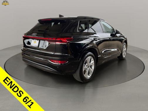 Mythos Black Metallic 2025 Audi Q6 e-tron Premium
